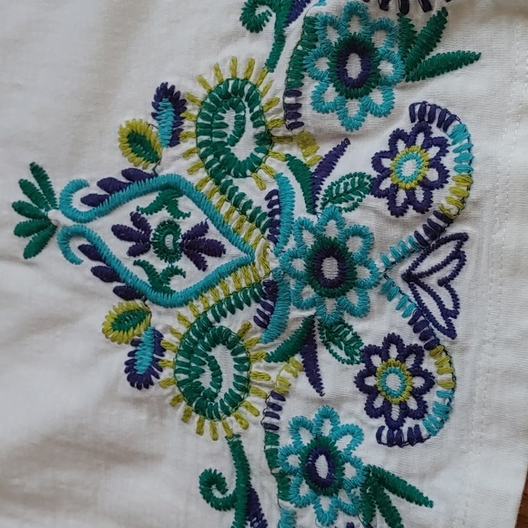♦️3 for $15 White Cotton Embroidered Casual Top - Picture 13 of 14